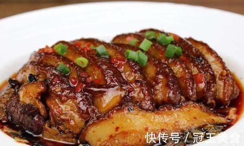 肉皮|做梅菜扣肉，掌握3个要点，保证起虎皮，颜色红亮，好吃不油腻