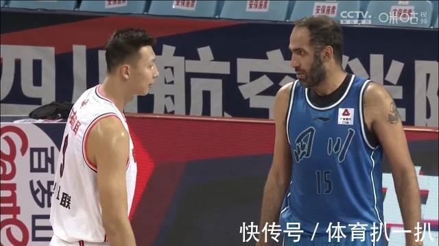 砍分|易建联胡明轩高效砍分,莱多打出气势,广东男篮55-35四川队
