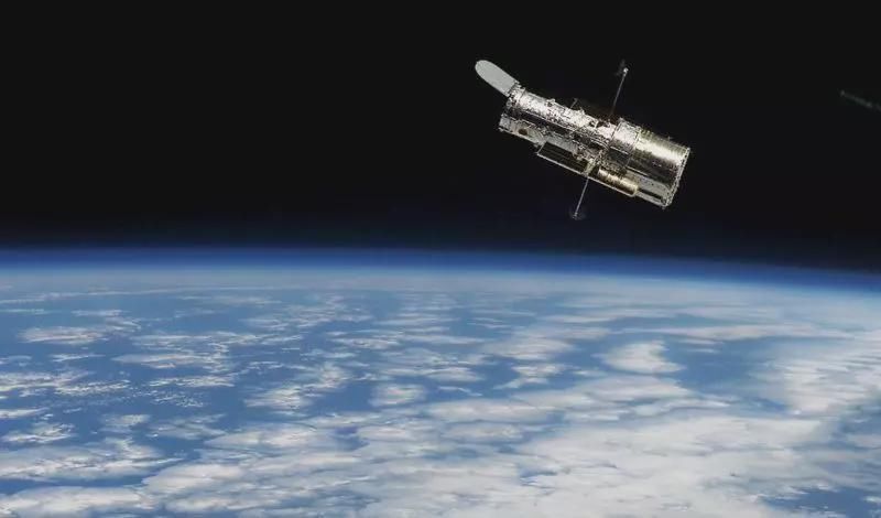 炮击 在太空炮击敌人宇宙飞船:首门歼星舰主炮,是从轰炸机上拆下来的