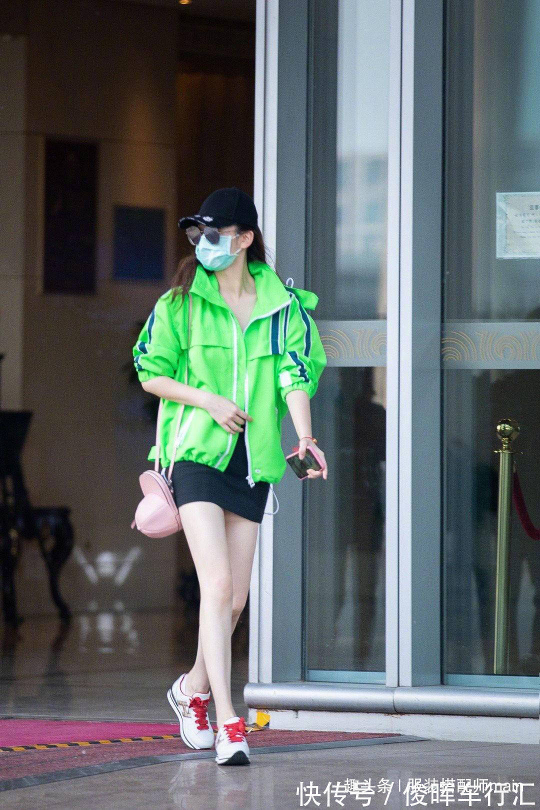 技巧 黑色连衣裙过时了?那是你不会穿!学会这7个技巧时髦显瘦又高级