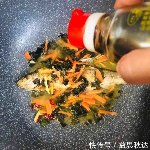 烧鱼,加醋去腥就废了,正确的是放“它”,上桌就扫光