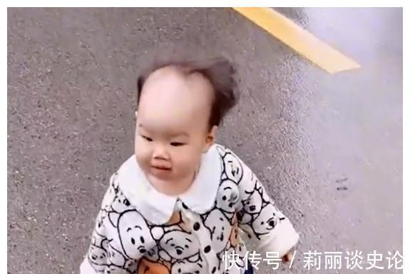 妈妈|湖北一妈妈带娃大风天出门,宝宝发际线太抢眼,网友:挺“秃”然