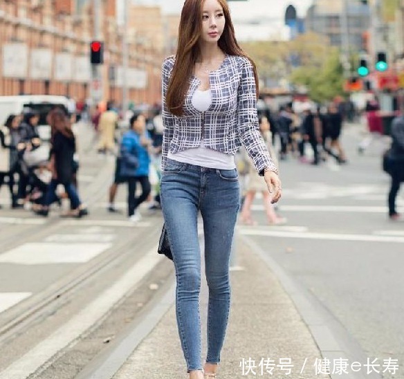 精致|牛仔裤的搭配带来精致的时尚魅力,更加立体显瘦