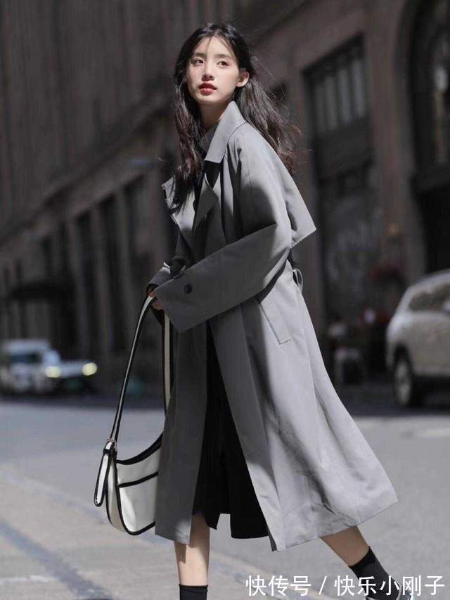 搭配|秋季少不了的风衣,风衣搭配牛仔裤高级洋气,照着穿想不好看都难
