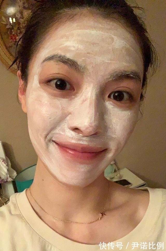 毛孔|女生敷面膜时,尽量少犯这3个“错误”!不然毛孔容易变大