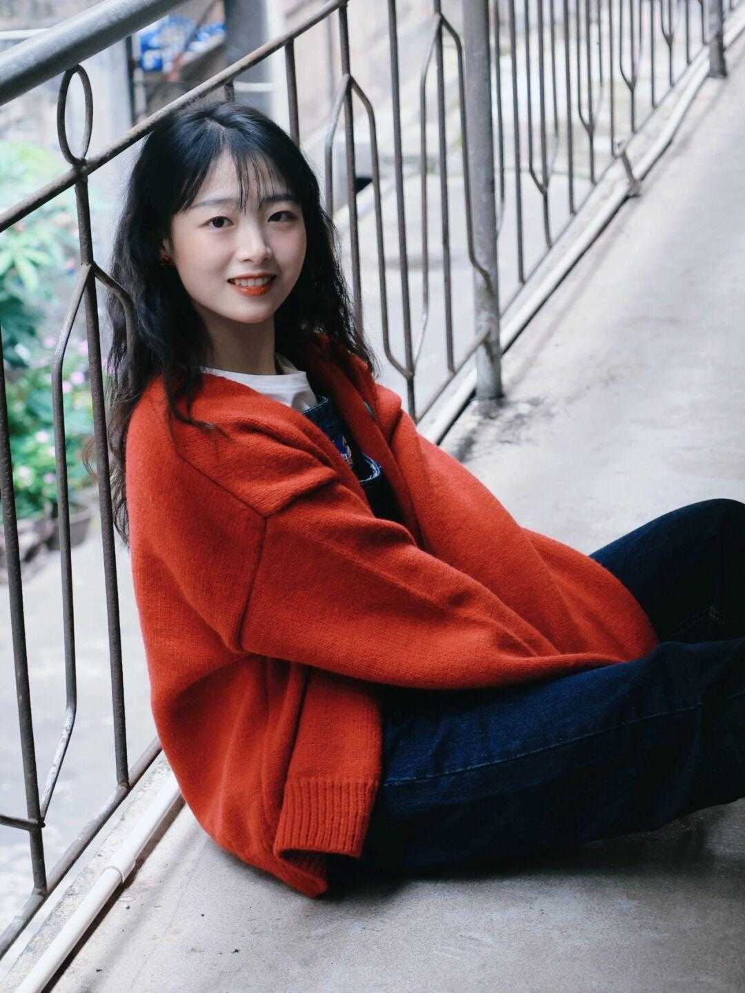 条绒 背带裤才是yyds!时髦精都爱这样穿搭,让你年轻10岁都不止