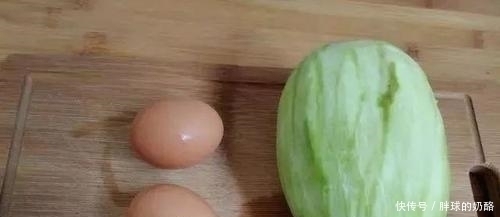 早餐饼|一个茄子，两个鸡蛋，不蒸，不炒，不用一滴水，十分钟搞定早餐