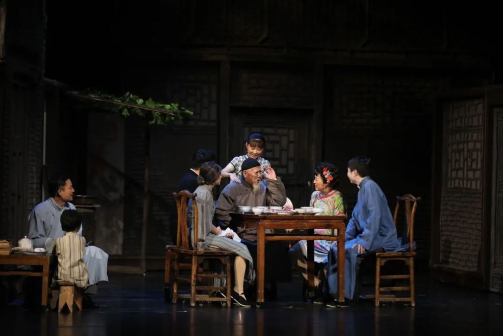  星光|今晚的大钻石星光熠熠，话剧《四世同堂》每一位演员都有惊喜！