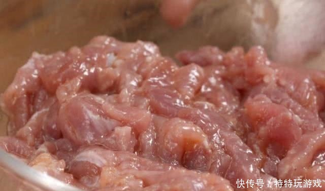 炒肉时,别只知道加淀粉!学会这2招,肉又香又嫩不粘锅!