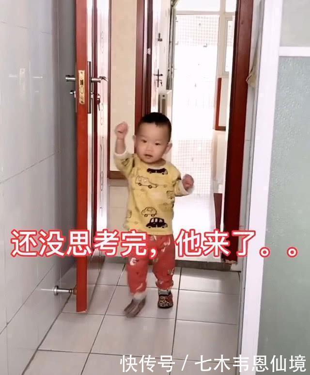 天真|妈妈上厕所发现没纸了,求助儿子,宝宝送来手纸那一刻妈妈无语了