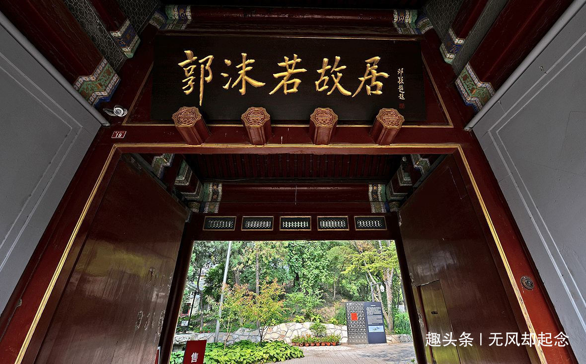 婚后5天,丈夫便出国留学,多年后,丈夫见她时已有8子3女