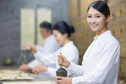 养生壶|枸杞有个“神助攻”,搭在一起泡水喝,补肾效果“成倍翻”!