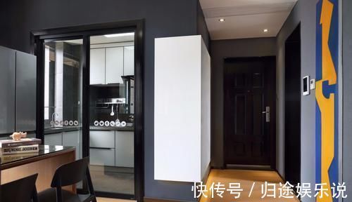 装修|135平米现代简约风格三居室装修图,浓重的色彩,让人过目难忘