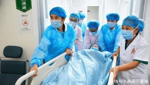 衣服|聋哑孕妇宫开八指,拉着门不进产房,撩起衣服后,医生热泪盈眶