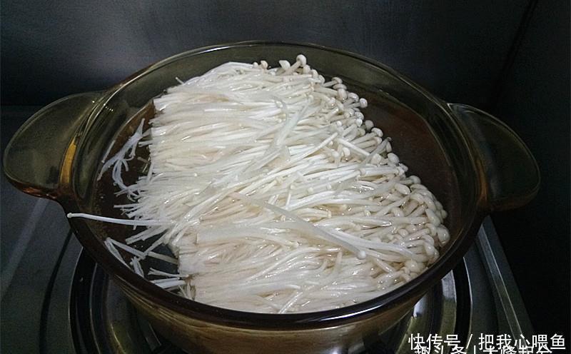 五元钱鸡胸肉做成待客菜,酸辣微甜回味足,上桌秒光