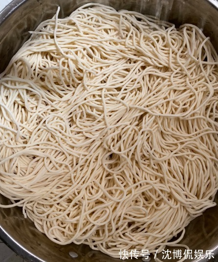 蒸面，怎么不干不坨不粘锅教你大厨做法，爽滑Q弹又入味，真香