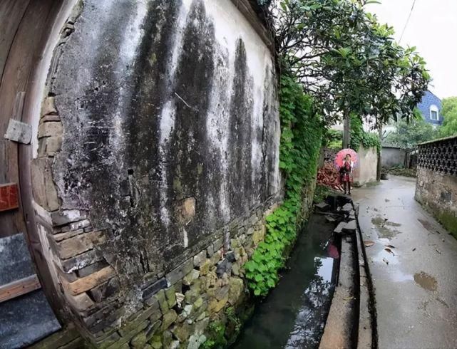 洪魏古村，循溪而建最美浙东红村