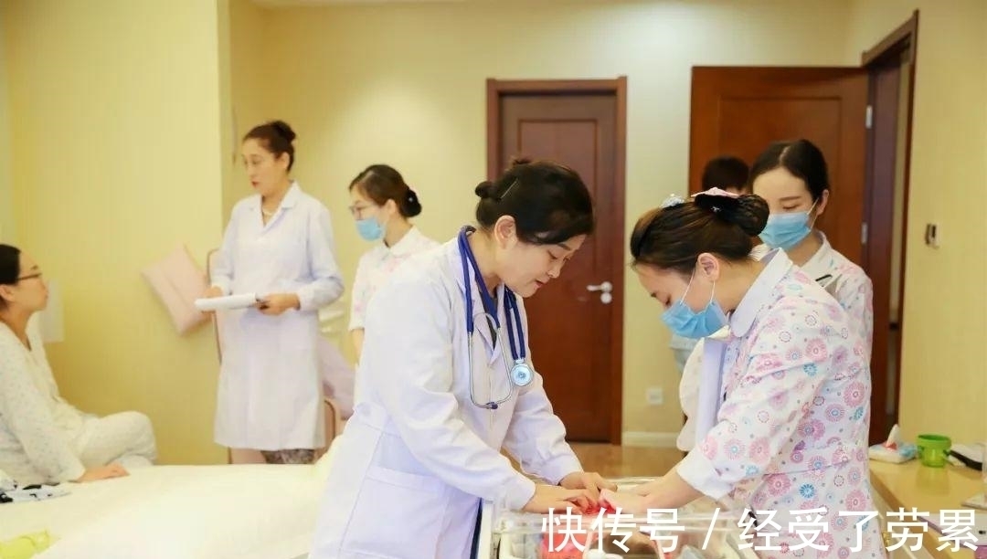 产妇|产后这个抱娃姿势,暴露你的分娩方式,最痛苦的到底是顺还是剖?