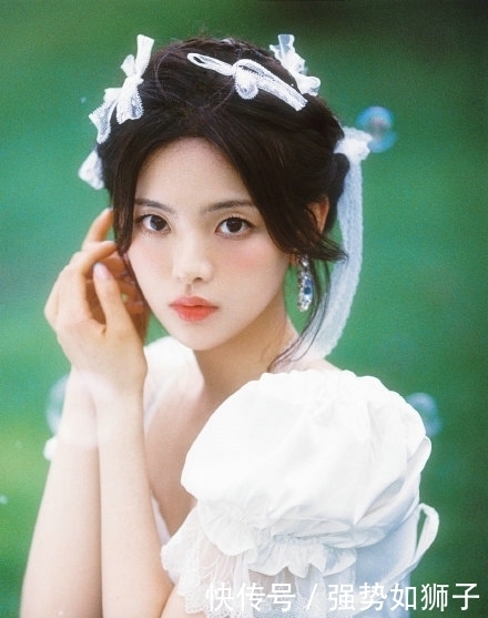 港风美少女 杨超越纯白花嫁大片出炉宛如落入凡间的精灵 天合乐学帮助家长发现孩子的更多可能