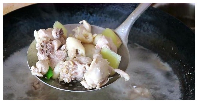 自从学会鸡腿这样做，我家一周吃3次，不油炸，不红烧，太香了