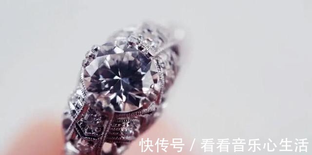 钻石 婚礼季|百年的幻化,变的是样式不变的是真情!
