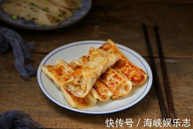 自制煎制锅贴2个窍门,和面加水要多次,小火慢煎用水淀粉