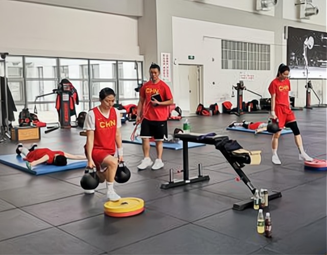 中国女篮|大调整,中国女篮觉醒,新帅盼超越许利民,首秀成功=接近转正