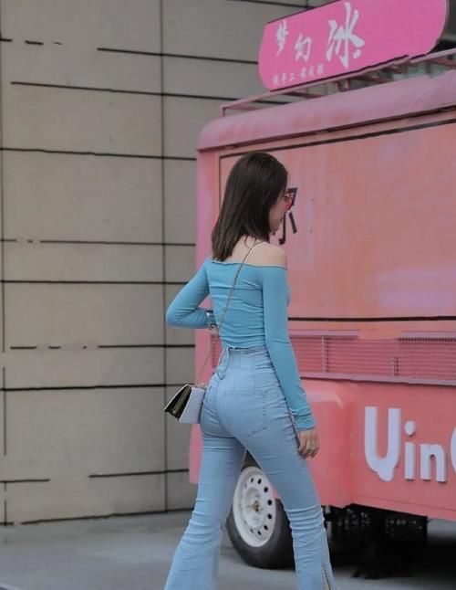 搭配|动人心扉的瑜伽裤装扮增添沉稳气质，舒适大方又显气质，清爽时髦