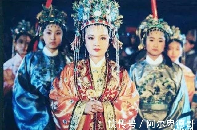 红楼梦#红楼梦:贾家的大靠山并非贾元春而是她,她死后贾家一蹶不振