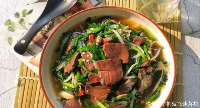 春天，多给家人吃这菜，简单炒一炒，补血补铁，营养美味对身体好