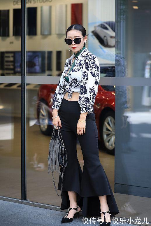 上衣 小姐姐身穿一件白色v领的吊带,看上去很有时尚感