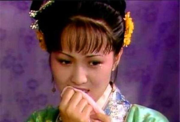 丫环#平儿地位仅次于王熙凤,别做梦了,她还有一个身份,看完令人心痛