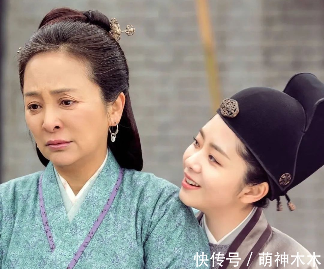 |老戏骨李勤勤现身婚宴,席上打包饭菜被笑话,直言别浪费不丢人