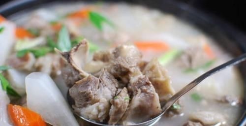 炖羊肉，调料不是越多越好！只加2样，羊肉软烂羊汤鲜美，没膻味