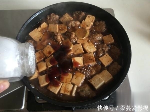 爱吃豆腐，这一个新招，你可得记住，简单又好吃，怎么吃都不腻