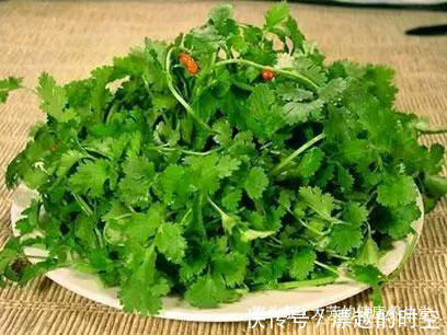 两者|香菜的“死对头”,两者一起吃,癌细胞可能找上你