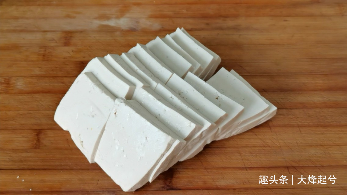 家常菜豆腐回锅肉,鲜香美味又下饭,做法简单,上桌即扫光