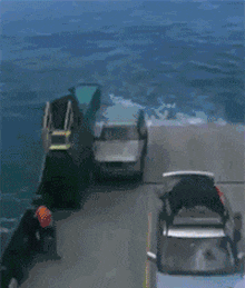 |搞笑GIF趣图:今天点了一道大盘鸡,感觉吃的好亏