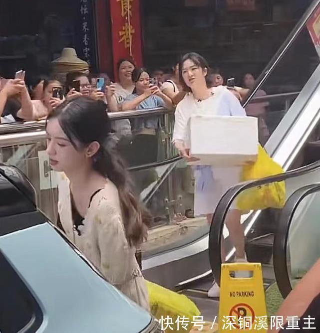 姚安娜|华为二公主姚安娜超市买菜，拿箱子提多个口袋，被赞家教好接地气