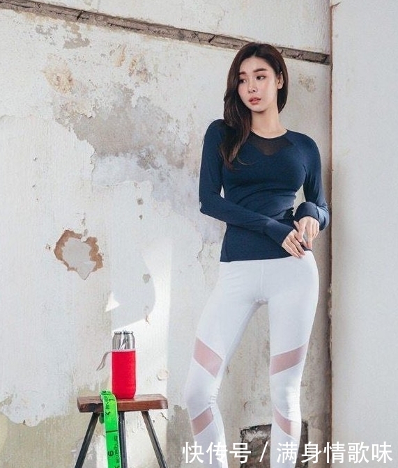 小姐姐|身形有致的打底裤小姐姐,秀出傲人的曲线身材,特别招人喜欢