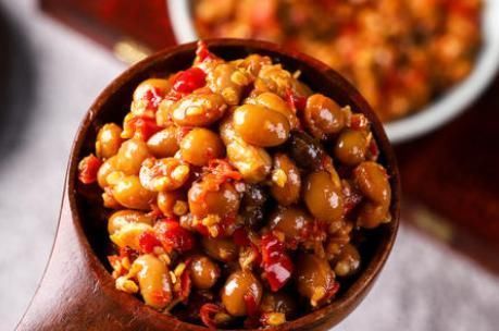 老辈人做黄豆酱,不晒不发酵,当天就能吃,做法简单更实用