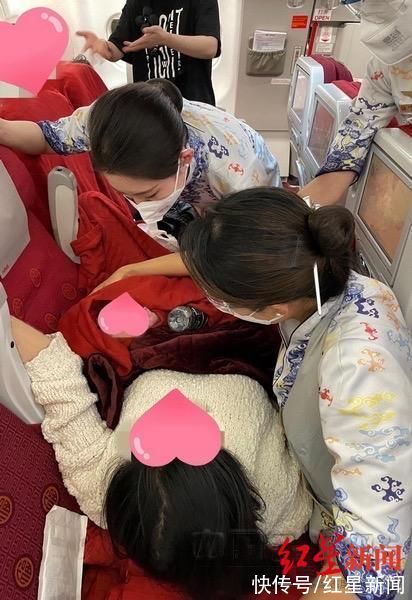 小姐姐|紧急返航！一孕妇突然在万米高空临产 护士、空乘接力助其诞子