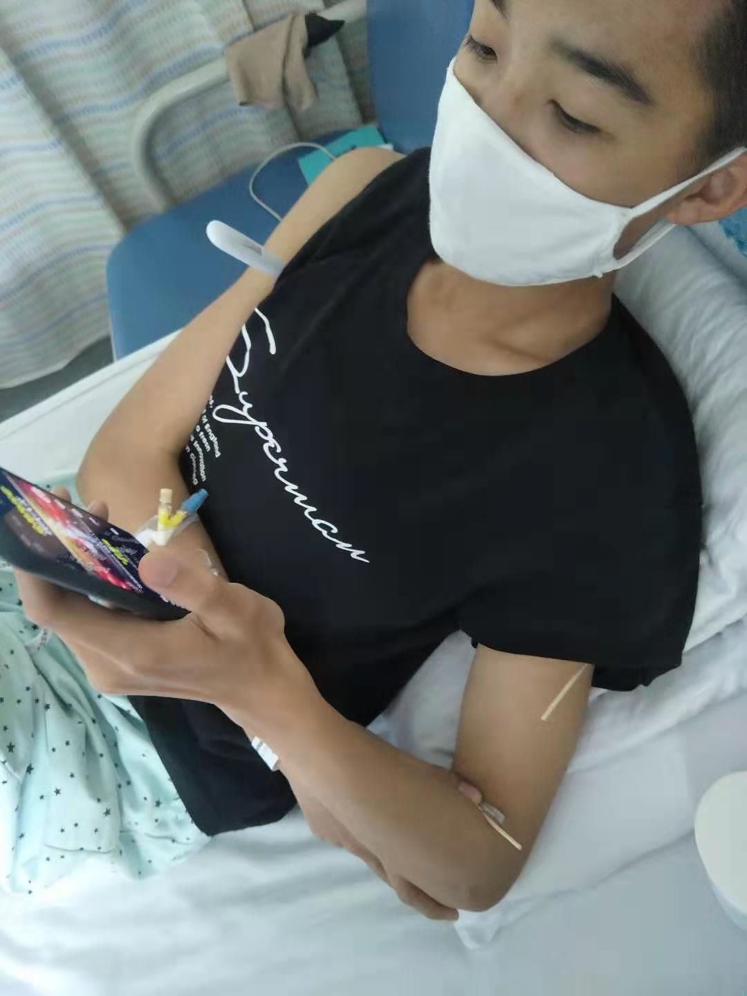 儿子|患上再生障碍性贫血的17岁花季男孩，装作没事哄妈妈：我没事