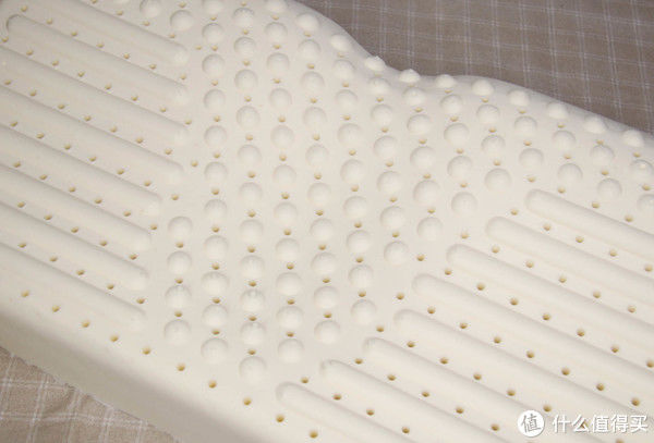 全方位守護睡眠，8H蝶形肩頸養護天然乳膠枕Ace