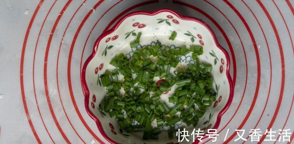 家常烙饼最简单的做法,不用揉面不用油酥,柔软又多层,凉了不硬