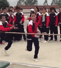 |搞笑GIF:锁骨窝里能养鱼,这身材才算是厉害啊