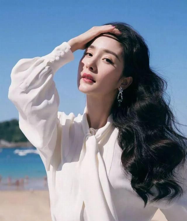 春夏白色系穿搭高级又好看,让你清凉一夏