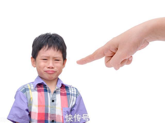 孩子|熊孩子闯大祸,将墨水从楼上泼下,家长的教育方法让邻居们佩服