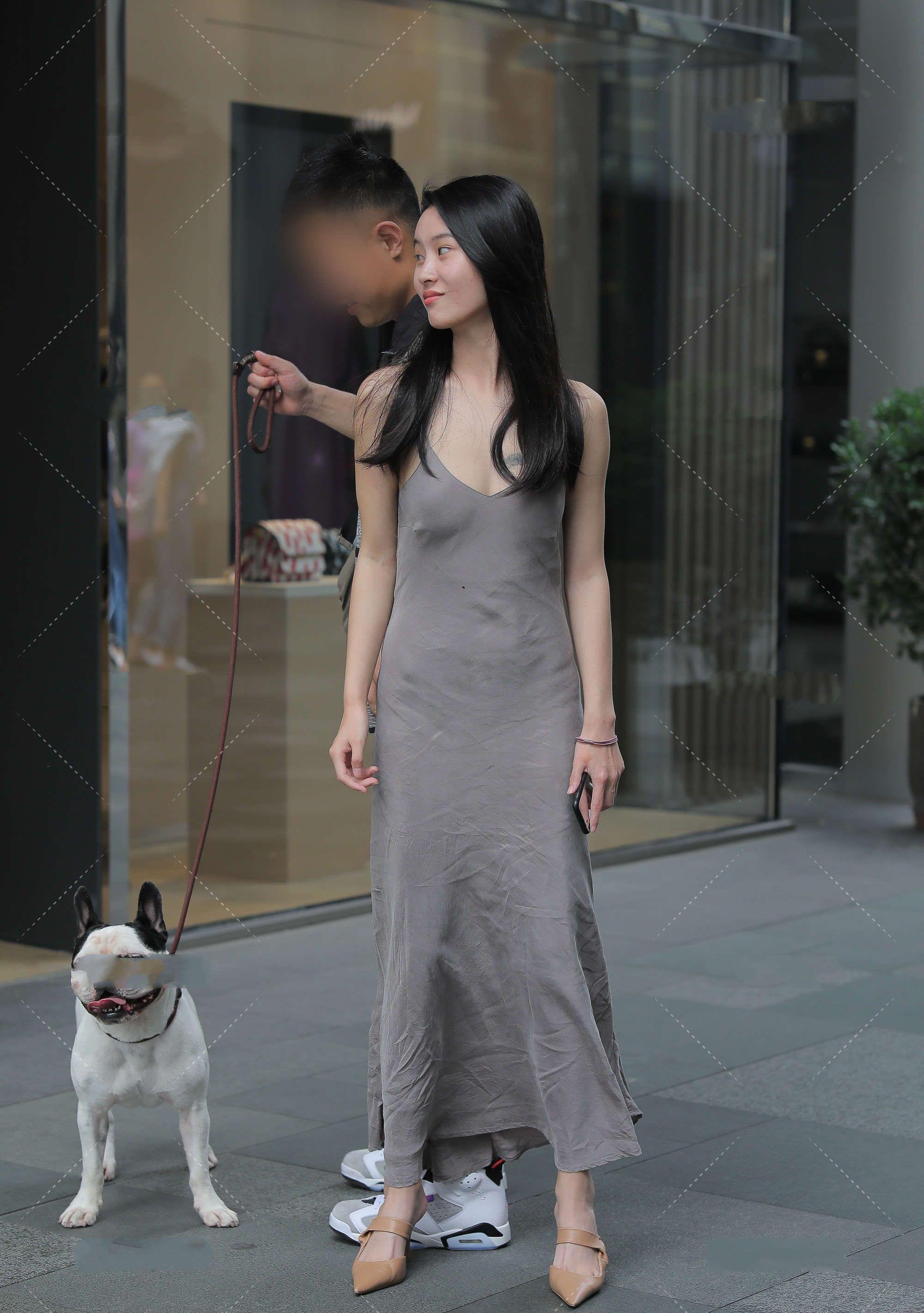 凸显|灰色修身裙，成熟有魅力，女人味十足