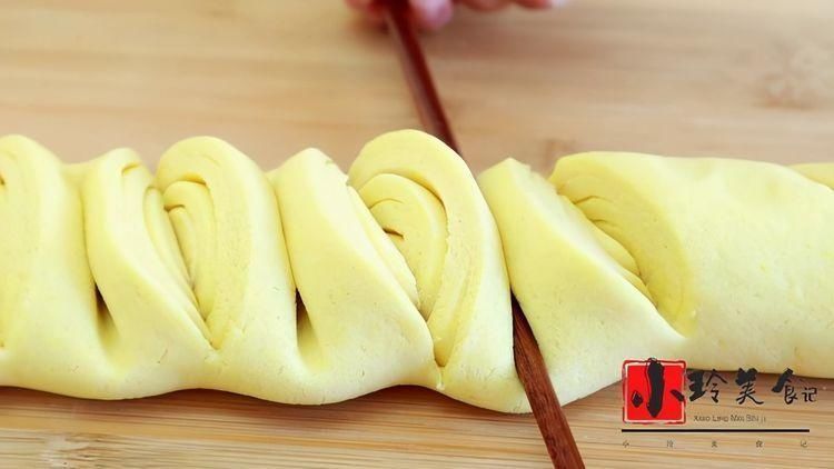 玉米面最好吃的做法,一层比一层香,连吃3天都没吃够,营养解馋